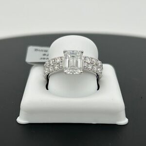 925 Sterling Silver MOISSANITE
Ring Set Size 6